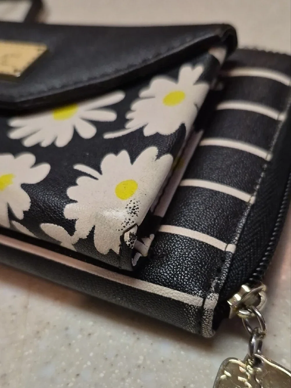 Luv Betsey by Betsey Johnson crossbody wallet/wristlet pouch Daisys & Stripes
